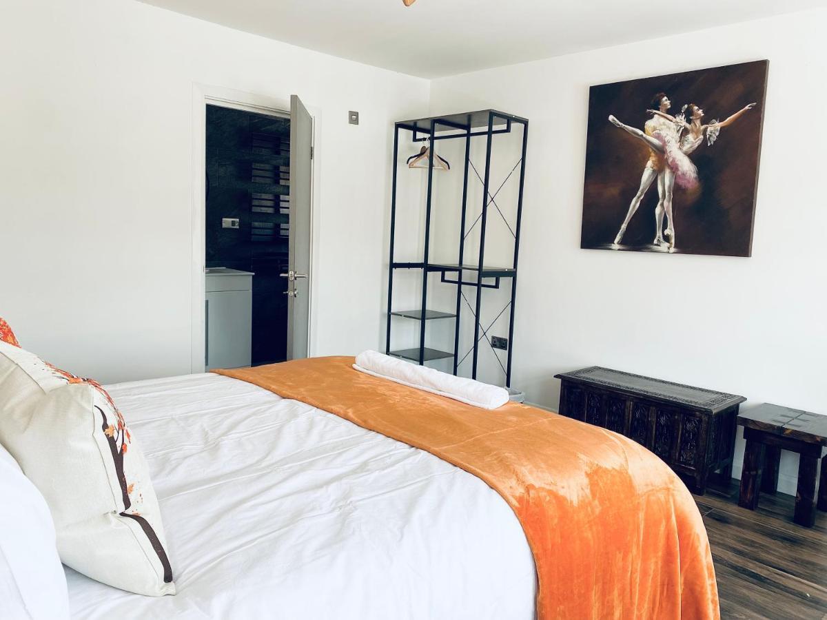 5 Bedroom Ascot Racecourse Villa *