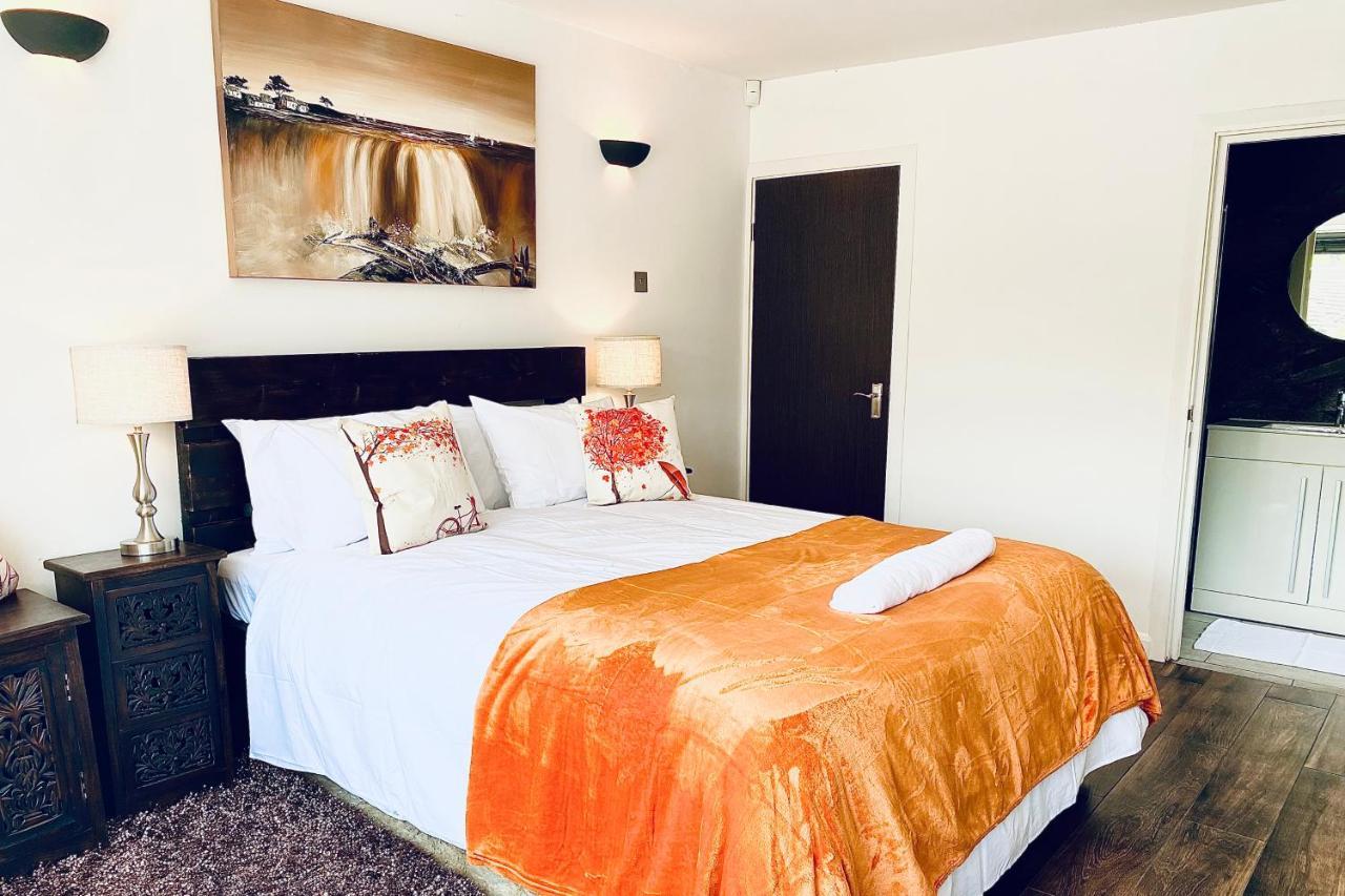 5 Bedroom Ascot Racecourse Villa