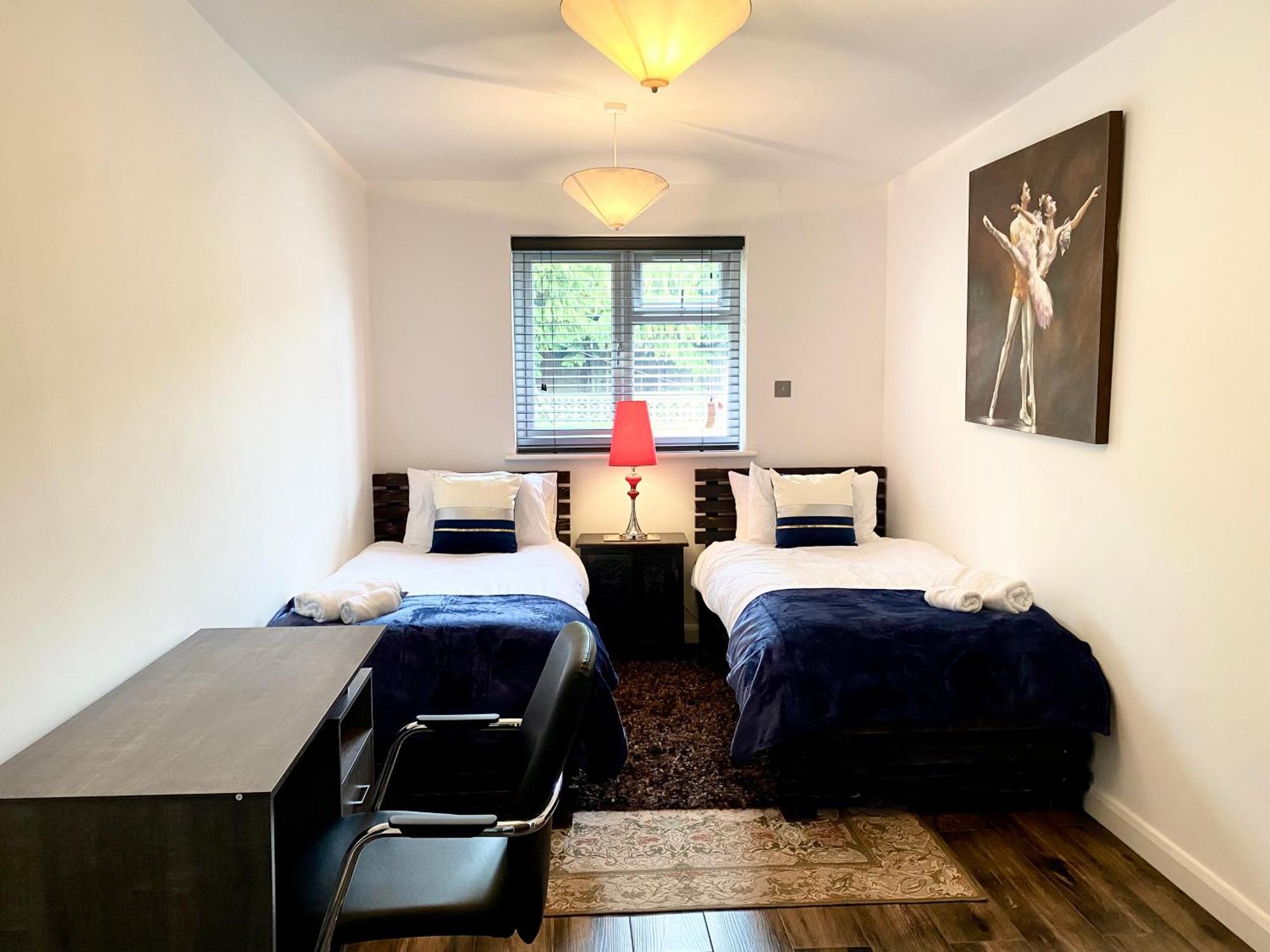 Villa 5 Bedroom Ascot Racecourse *